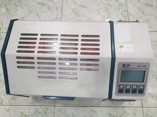 Một mẫu máy đo điện áp đánh thủng